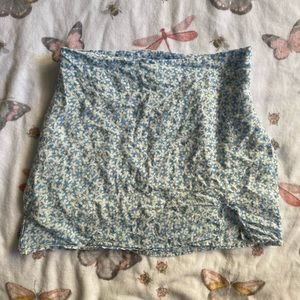 le lis blue and white floral mini skirt